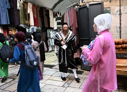 Jewish Life in the Muslim Quarter